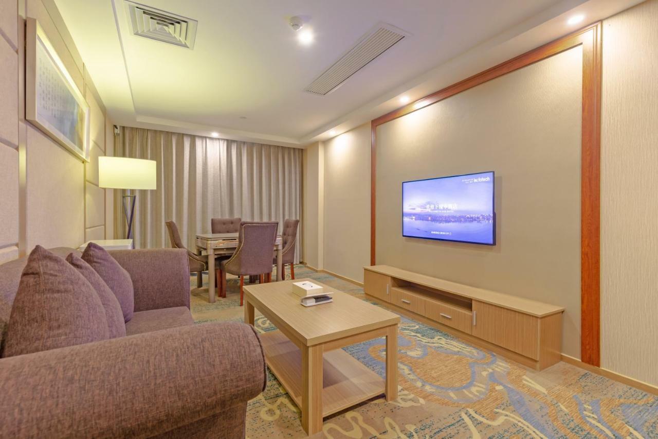 Echarm Hongqiao 2*