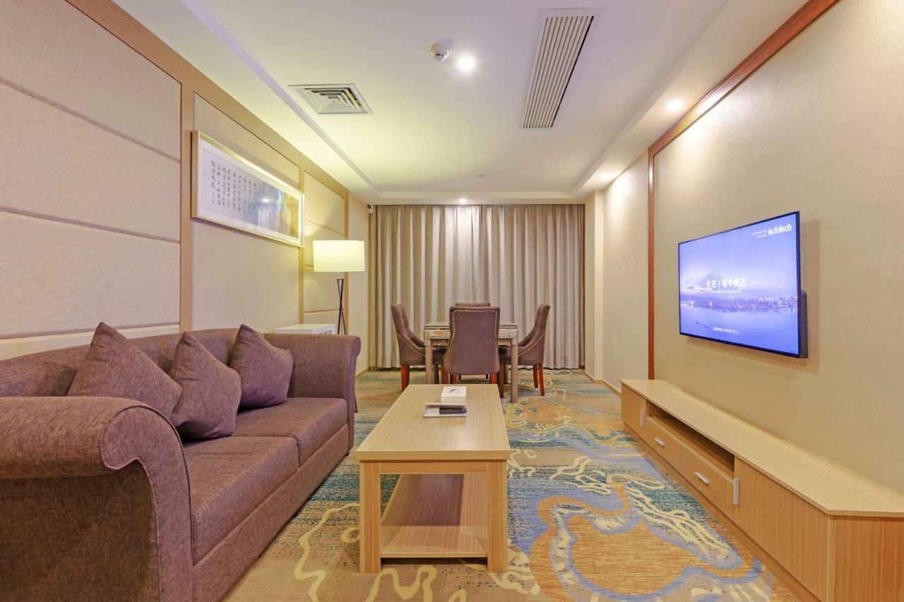 Hotel Echarm Hongqiao 2*