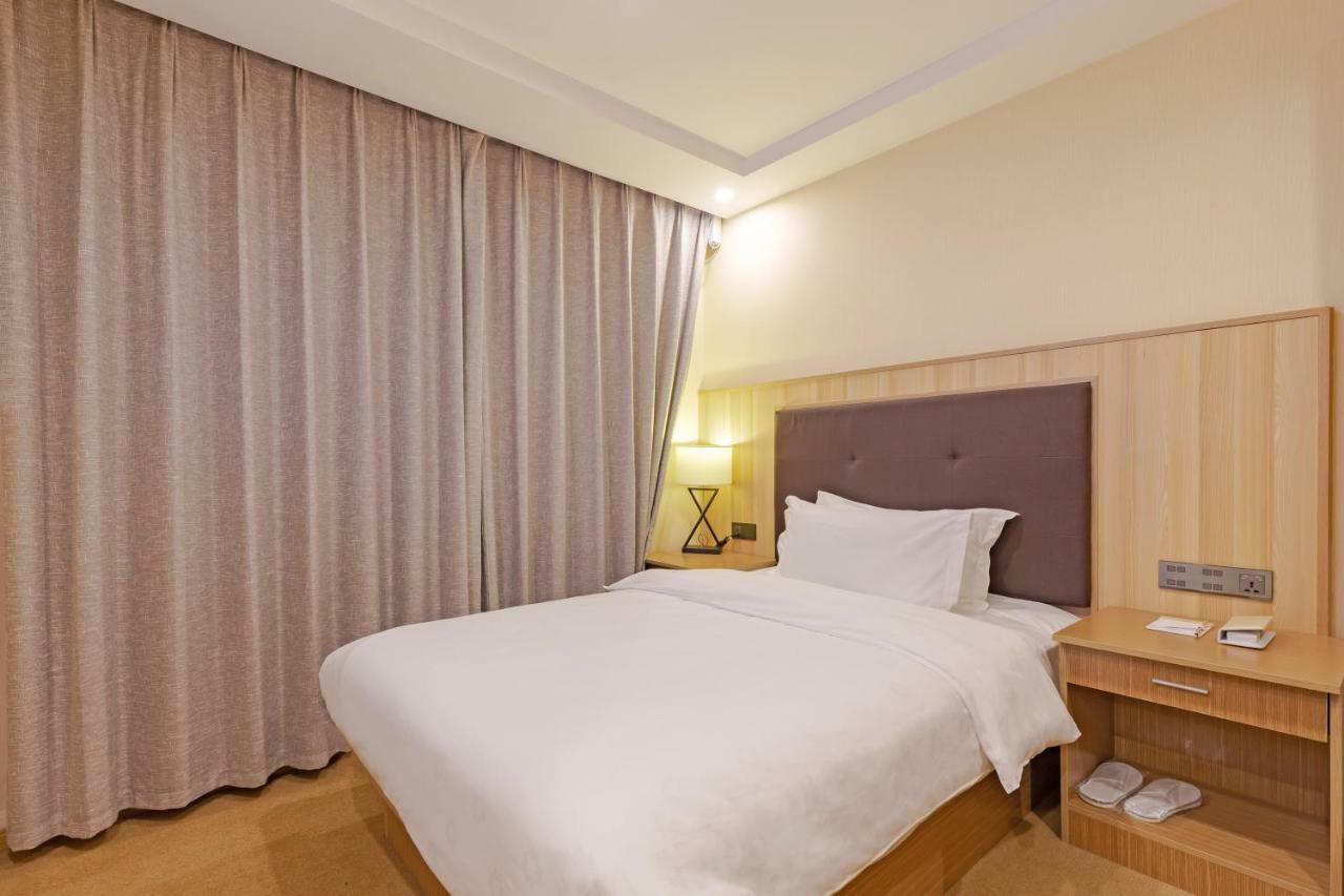 Echarm Hongqiao 2*